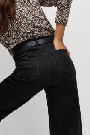 The Wide-Leg Jeans